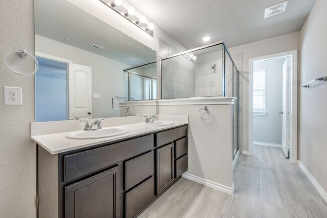 Foto del edificio - 3537 Brentwood Dr