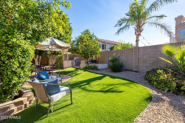 Foto del edificio - 3115 E Desert Ln