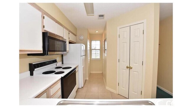 Foto del edificio - 627 Waterway Village Blvd