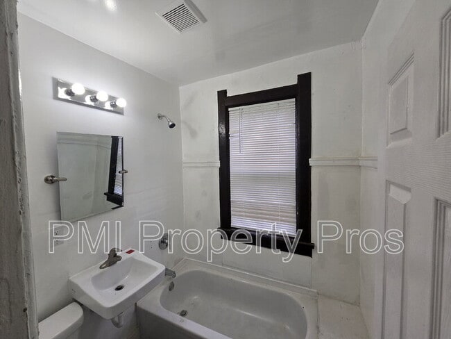 Building Photo - 3138 N 11th St