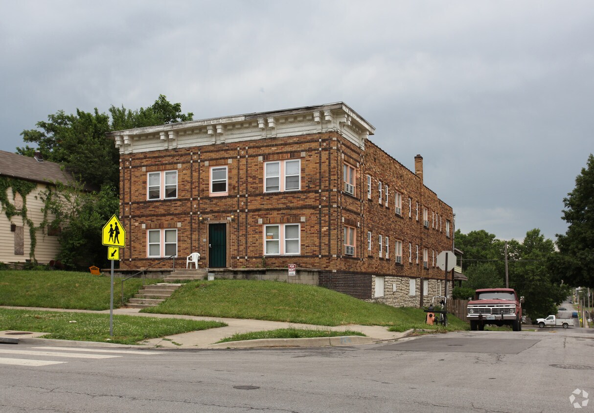 Primary Photo - 2400 Benton Blvd