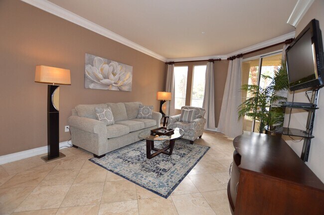 Foto del edificio - Meridian Fully Furnished Condo with Pool view.