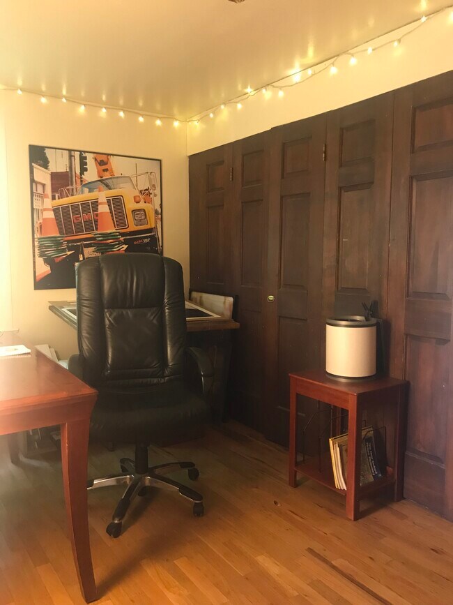 Office - 1960 Violet Ave