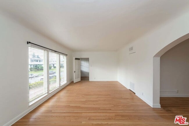 Building Photo - 3167 Rowena Ave