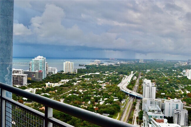 Foto del edificio - 60 SW 13th St