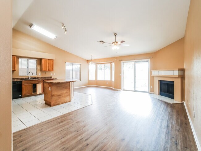 Foto del edificio - 2203 E Edna Ave