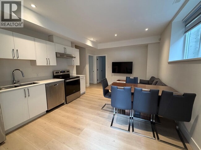 Building Photo - Lower unit-3170 CAPSTAN CRESCENT