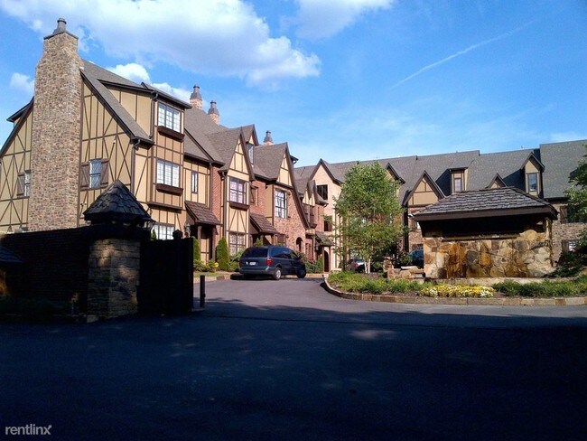 Foto del edificio - 3 br, 3.5 bath Townhome - 1338 Essex Manor...