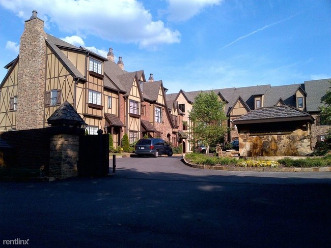 Foto del edificio - 4 br, 4.5 bath Townhome - 1318 Essex Manor...