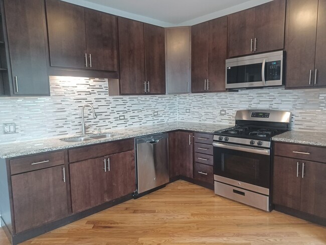 Foto del edificio - 5731 N Kimball Ave