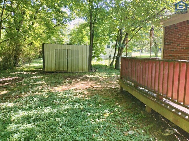 Foto del edificio - 174 Long Meadow Dr