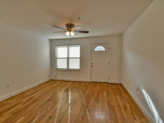 Building Photo - 1319 Belmont Street NW