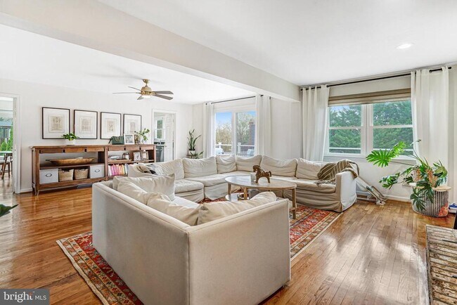 Foto del edificio - 5827 Wessex Ln