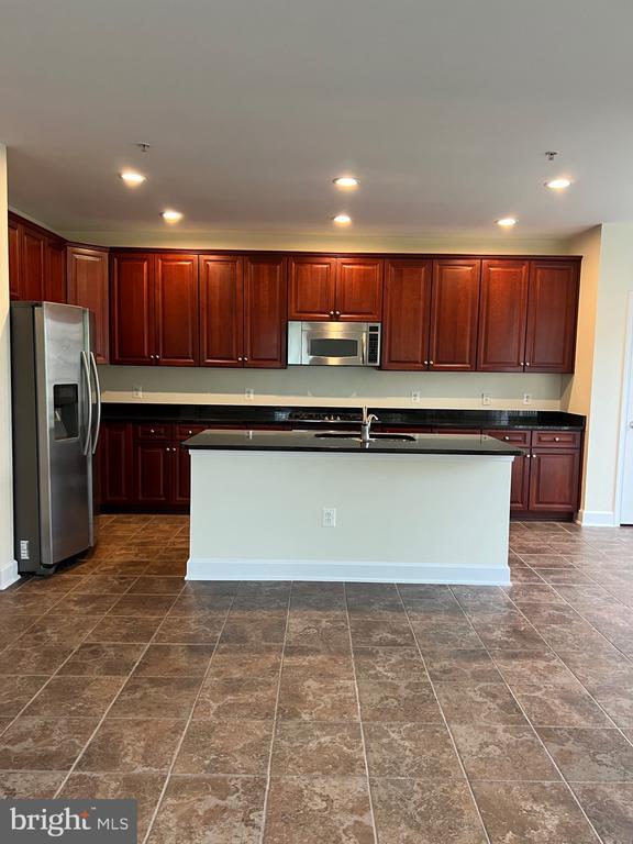 Building Photo - 2217 Highbourne Dr