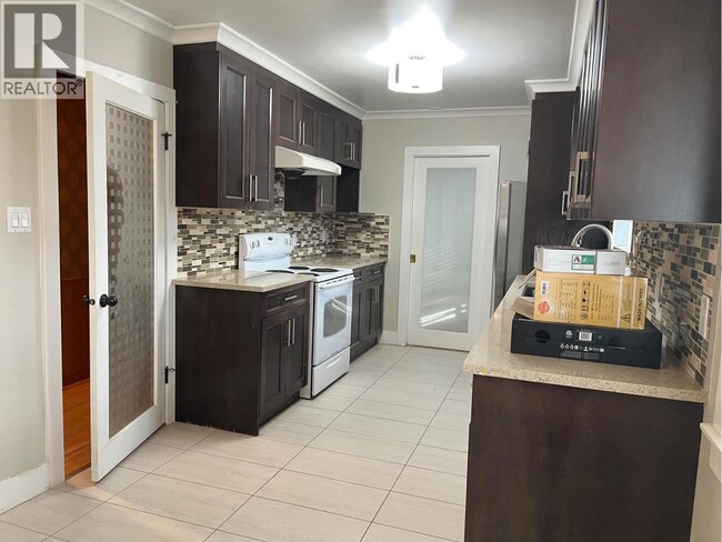 Building Photo - 505 E 45th Ave