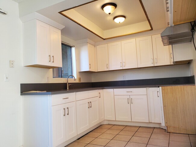 Kitchen - 1609 Naomi St