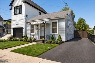 Building Photo - 70 Poulette St