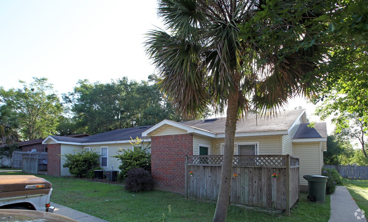 Foto del edificio - 8340 Country Walk Dr