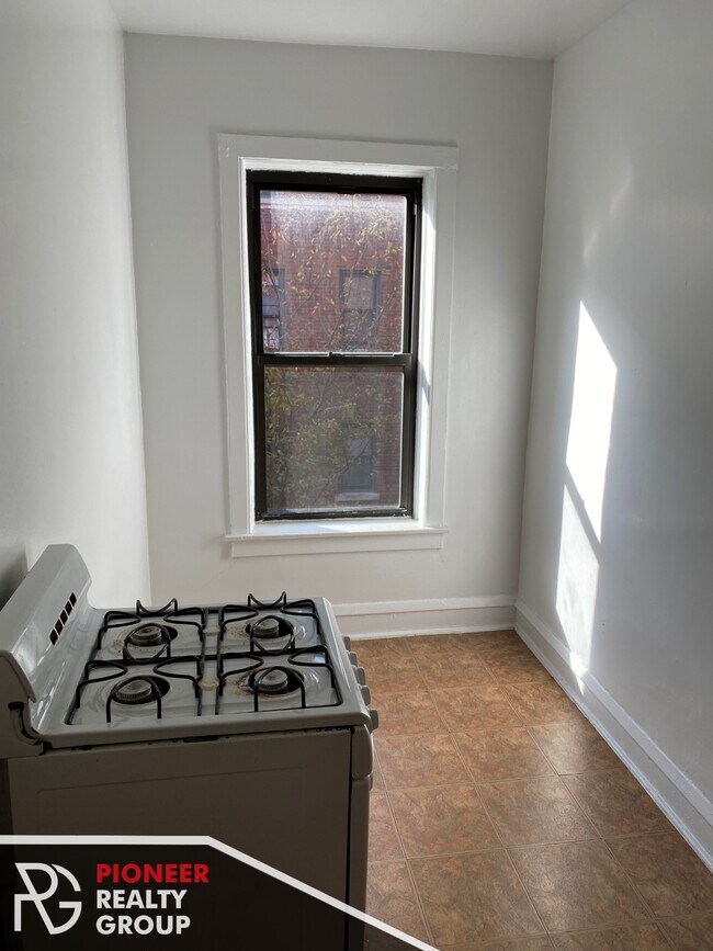 Building Photo - 3304 W Schubert Ave