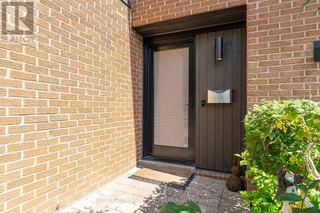 Building Photo - 1387 Royal York Rd