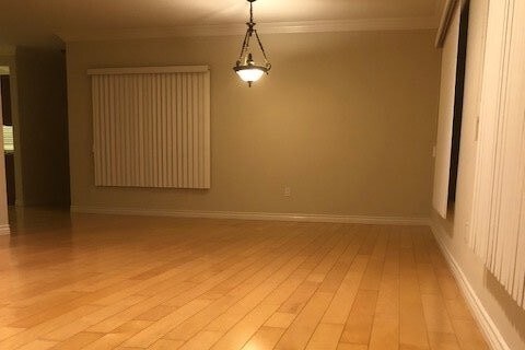 living room - 465 E Magnolia Blvd