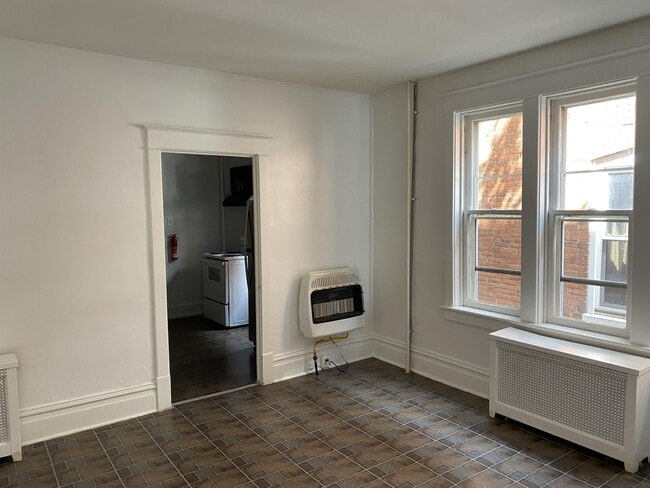 Building Photo - 2628 Lexington St
