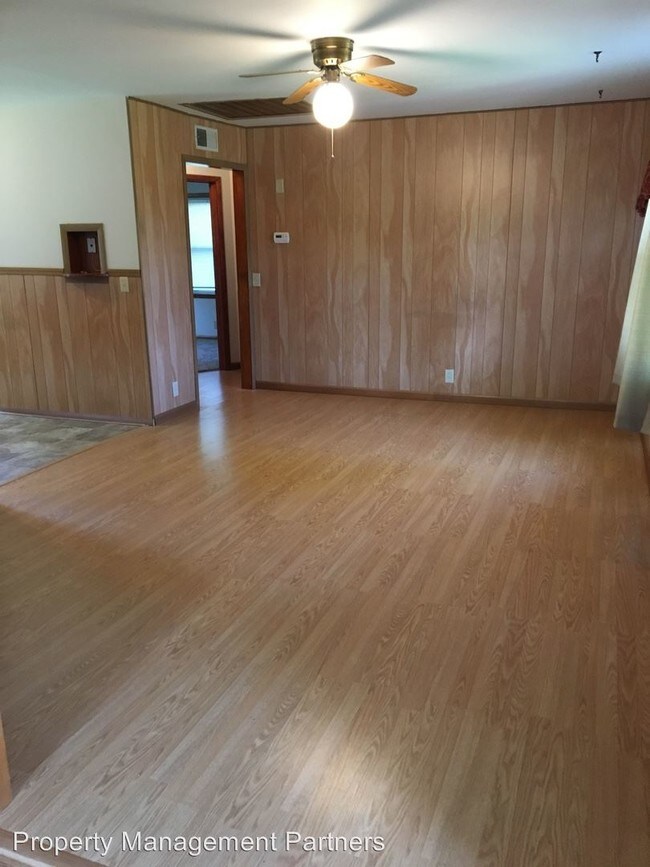 Foto del edificio - 2 br, 1 bath House - 740 W 53rd Street N