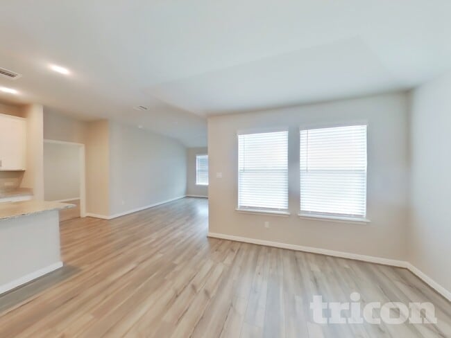 Foto del edificio - 13602 Paxton Blvd