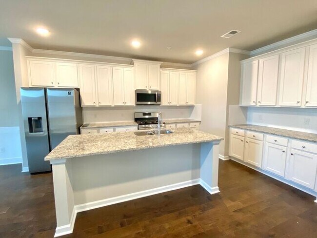 Building Photo - 540 Walton Dr