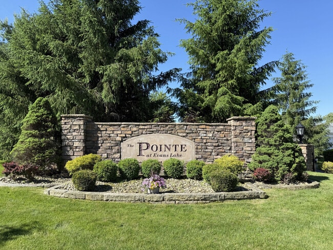 Building Photo - Pointe At Evans Lake
