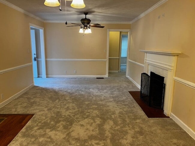 Building Photo - Maryville 37803 - Upstairs only - 4 beds &...
