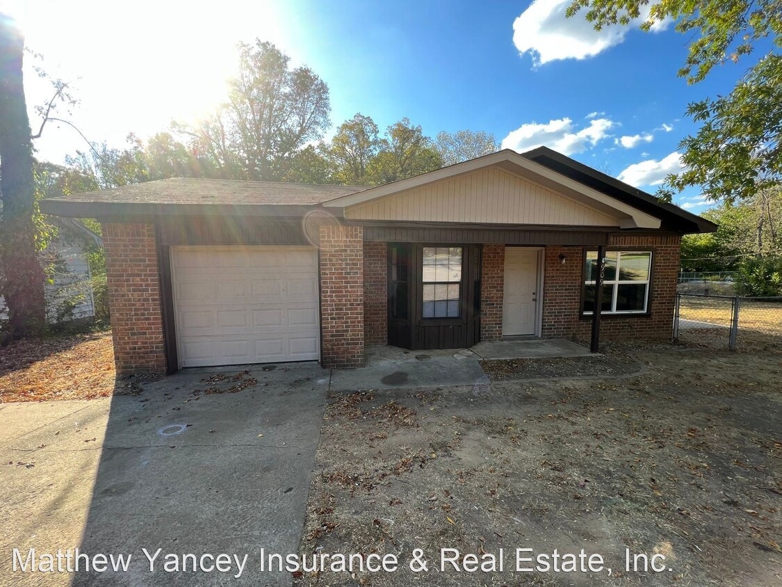 3 br, 2 bath House 909 N 28th St House Rental in Van Buren, AR