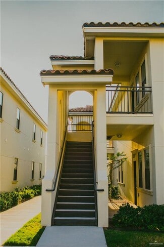 Building Photo - 810 S Taylor Rd