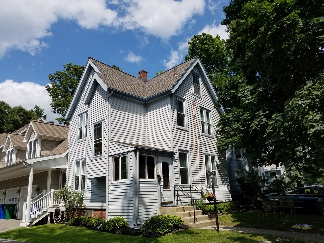 50 Beecher Pl, Newton, MA 02459 Townhouse for Rent in Newton, MA