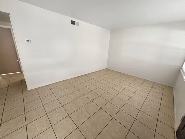 Foto del edificio - 703-709 W Calle Sur