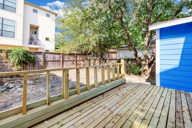 Building Photo - 4224 Marina St