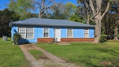 Building Photo - 130 Sunset Ln