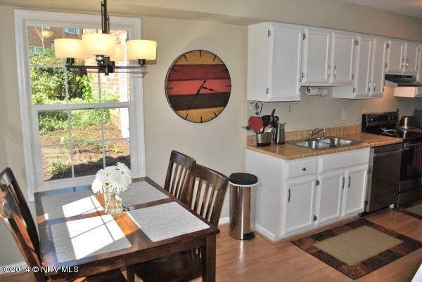 Building Photo - 313 Charles St