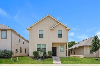 Building Photo - 5636 Willamette Dr