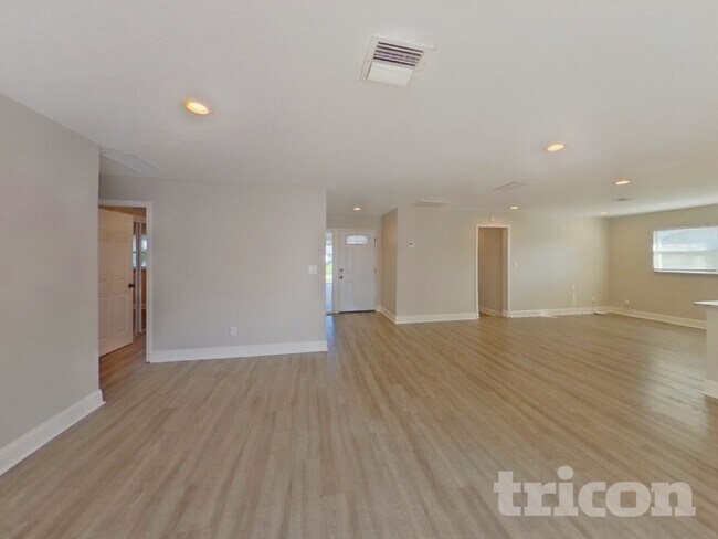 Foto del edificio - 6460 33rd Ave N