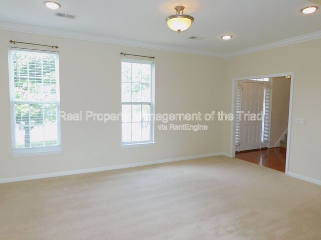 Foto del edificio - 4706 Ridge Fall Rd