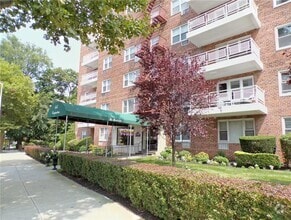 Building Photo - 415 Gramatan Ave