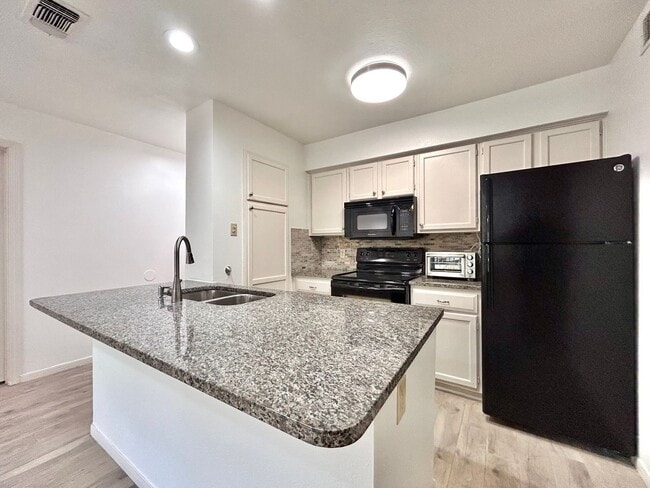 Foto del edificio - Welcoming 2-Bedroom, 2-Bath Home with Natu...