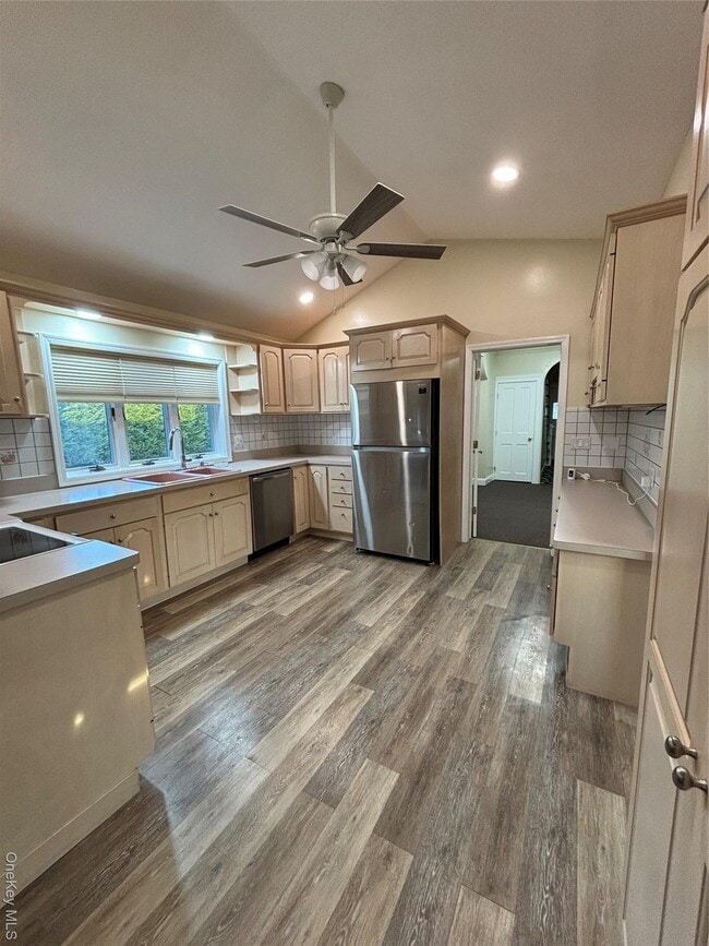 Foto del edificio - 445 N Country Rd