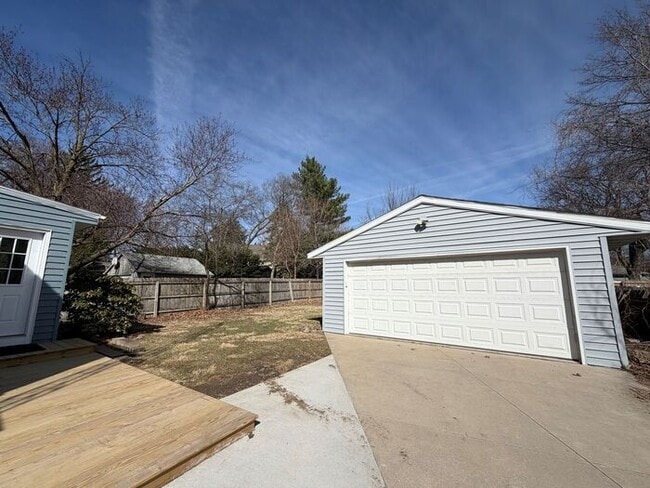 Building Photo - $1,950 | 3 Bedroom, 2 Bathroom House | NO Pets | Available for Immediate Move In!