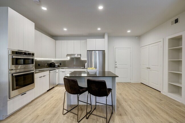 Foto del edificio - 2137 Pelham Dr