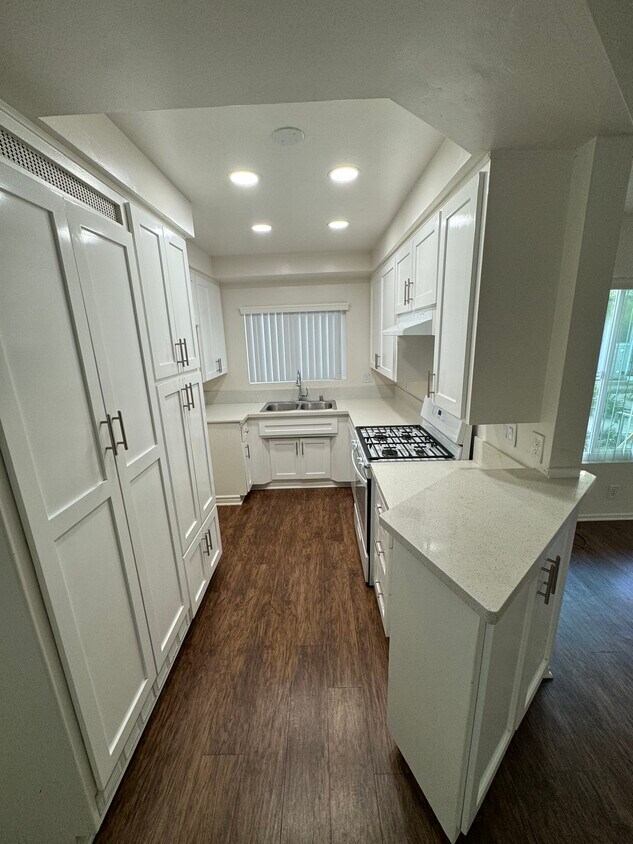 Foto principal - 8610 5th St