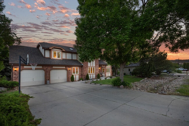 Building Photo - 2213 Grosvenor Ct