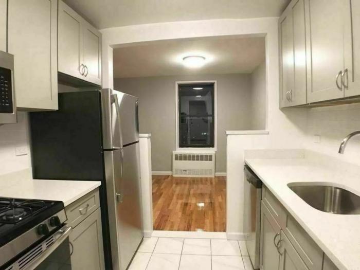 Foto principal - 2 bedroom in BRONX NY 10472