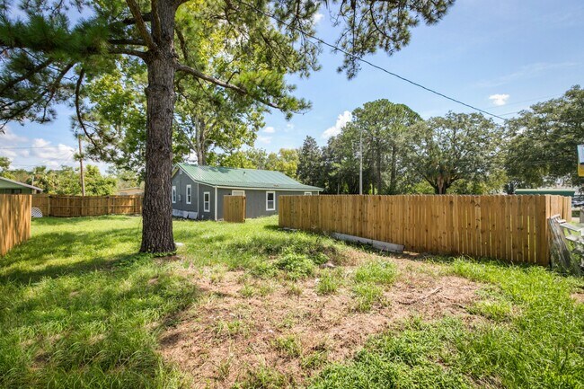 Building Photo - 260 Vernis Ave